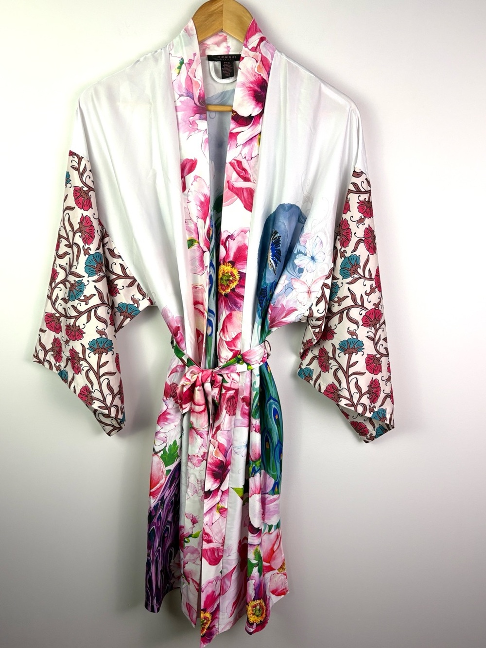 Midnight Bakery Floral Satin Kimono Robe in White and Pink size S/XS